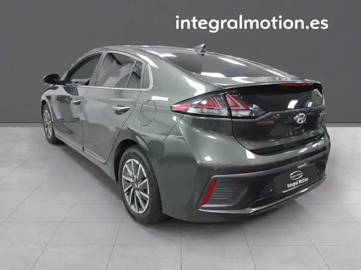 Usado Hyundai Ioniq Style 100 kW (136 CV) 2021 Gris Utilitario