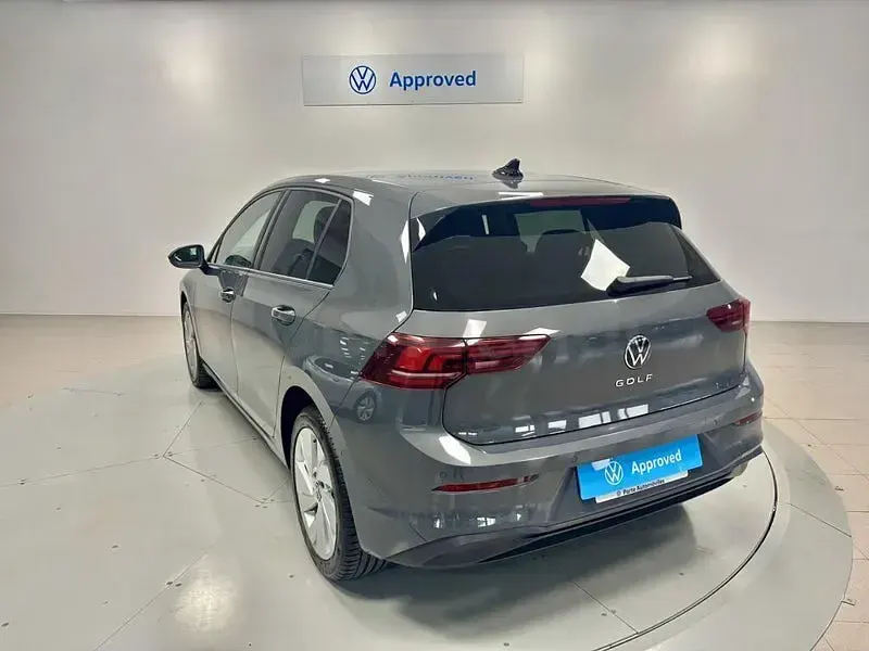 Nuevo VW Golf VIII 115 CV (84 kW) 2025 Gris / plata Berlina