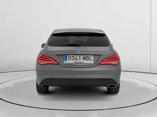 Usado Mercedes CLA200 136 CV (100 kW) 2015 Gris Coupe