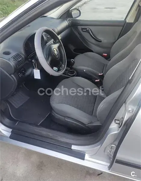 Usado Seat Toledo Stella 110 CV (80 kW) 2004 Gris / plata Berlina