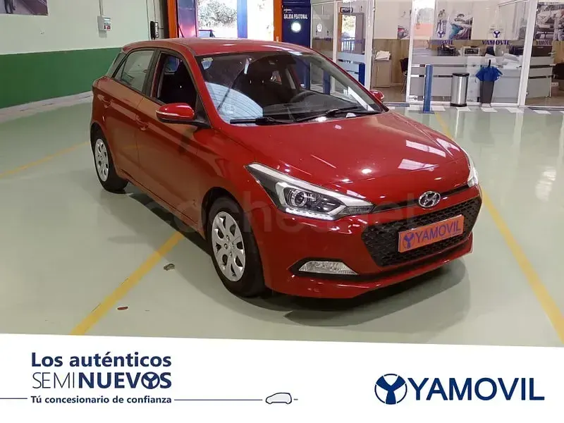 Usado Hyundai i20 84 CV (61 kW) 2018 Rojo Berlina