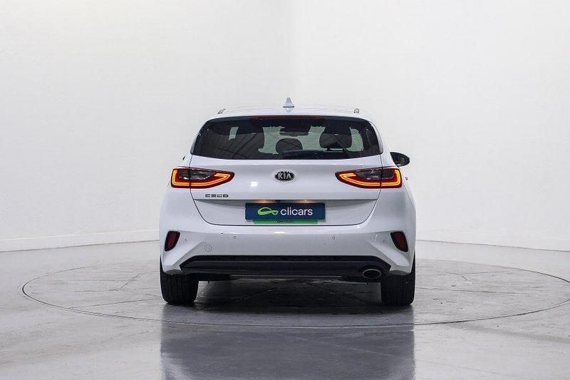 Usado Kia Ceed 140 CV (102 kW) 2019 Blanco Utilitario