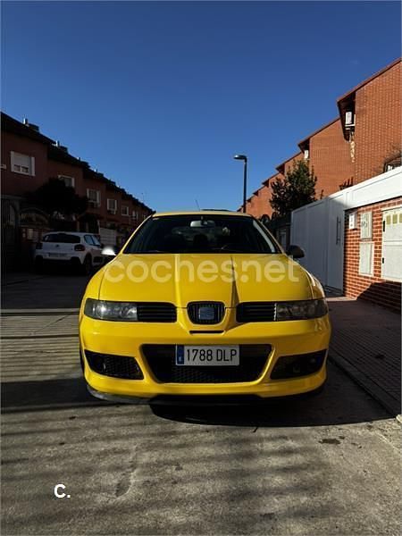 Usado Seat Leon 150 CV (110 kW) 2005 Amarillo Utilitario