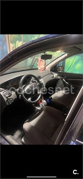 Usado Ford Focus Trend 100 CV (73 kW) 2002 Azul Berlina