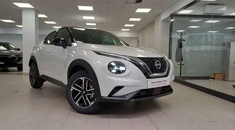 Usado Nissan Juke N-Connecta 114 CV (83 kW) 2025 Lunar white (metalizado) techo SUV