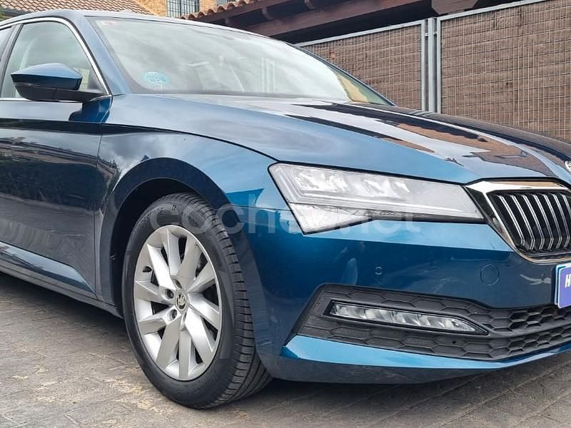 Azul Usado 2020 Skoda Superb Ambition Berlina | 19.700 € (Precio justo) - Imagen 1/4