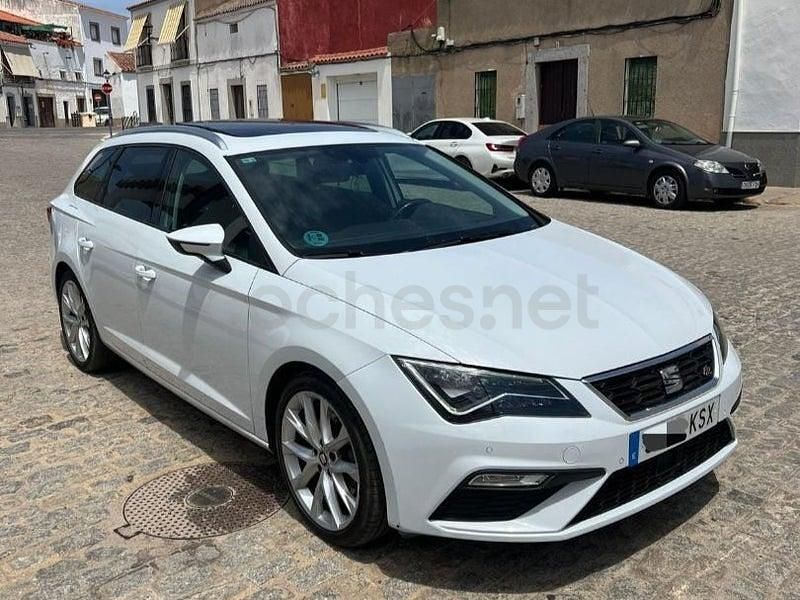 Usado Seat Leon FR 190 CV (139 kW) 2019 Blanco Familiar