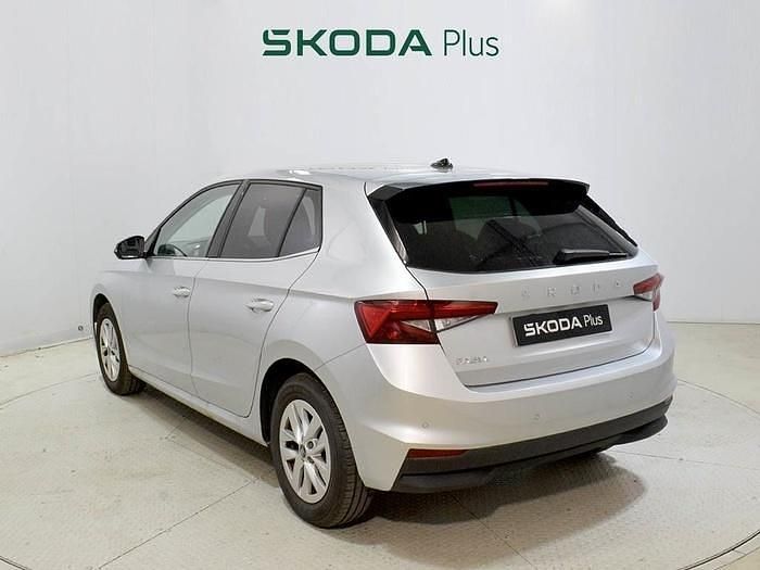 Usado Skoda Fabia Selection 115 CV (84 kW) 2025 Gris plata Utilitario