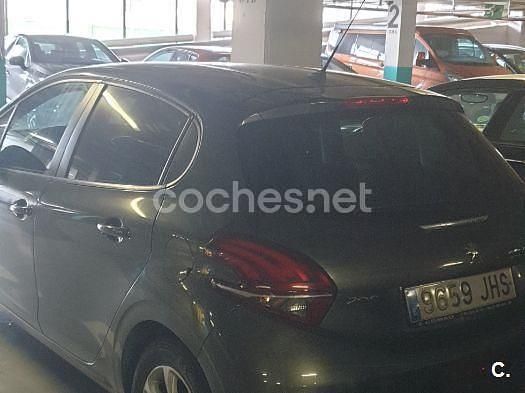 Usado Peugeot 208 Active 82 CV (60 kW) 2015 Gris / plata Utilitario