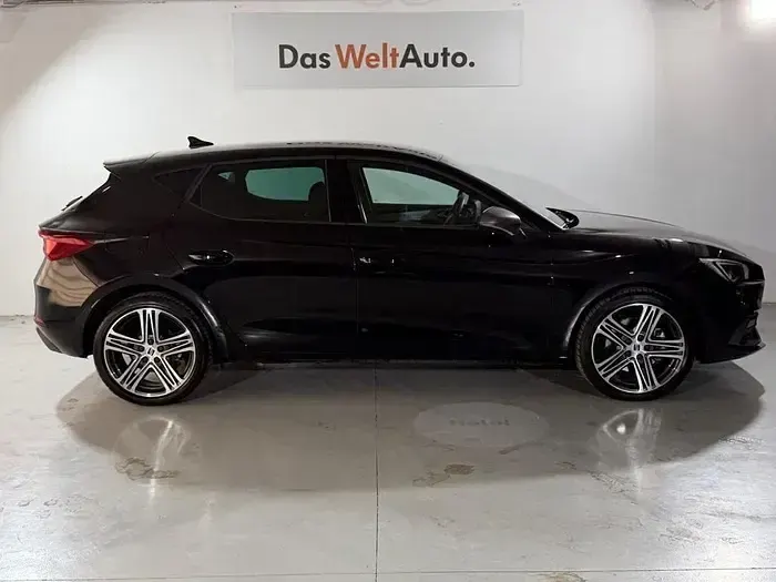 Usado Seat Leon FR 204 CV (150 kW) 2025 Negro Berlina
