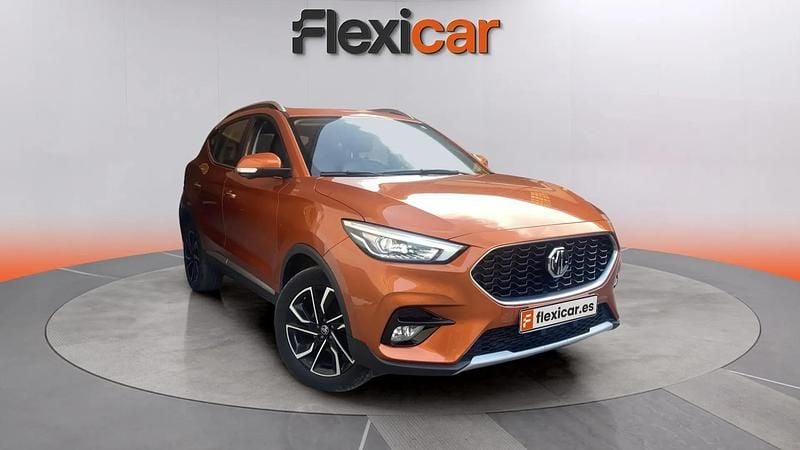 Käytetty MG ZS Luxury 111 HP (81 kW) 2023 Sedan