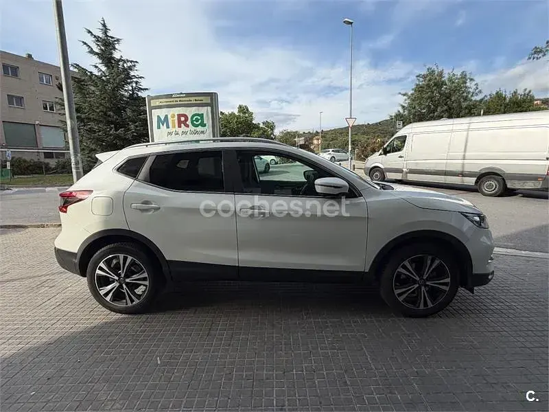 Usado Nissan Qashqai N-Connecta 115 CV (84 kW) 2018 Blanco SUV