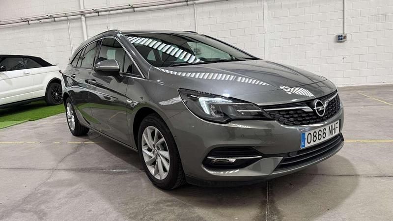Usado Opel Astra Elegance 131 CV (96 kW) 2022 Gris Utilitario