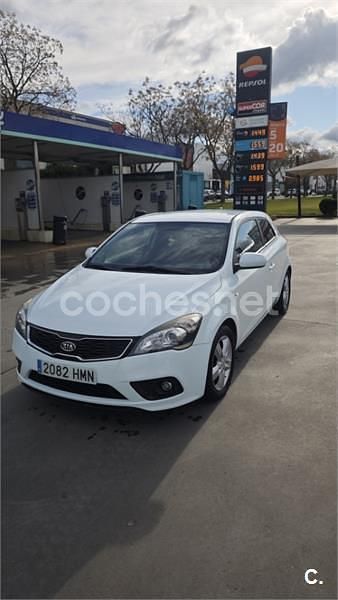Blanco Usado 2012 Kia ProCeed Berlina | 6800 € (Buen precio) - Imagen 1/4
