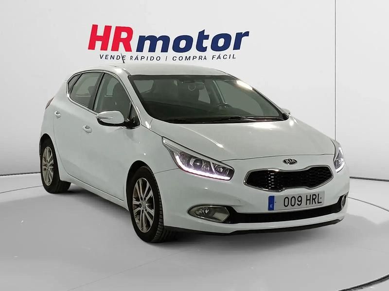 Blanco Usado 2013 Kia Ceed Utilitario | 9790 € (Buen precio) - Imagen 1/4