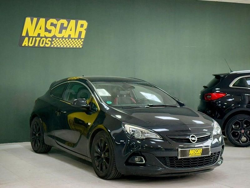 Usado Opel Astra GTC 195 CV (143 kW) 2014 Negro Berlina