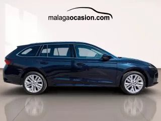 Usado Skoda Octavia 150 CV (110 kW) 2024 Azul Familiar