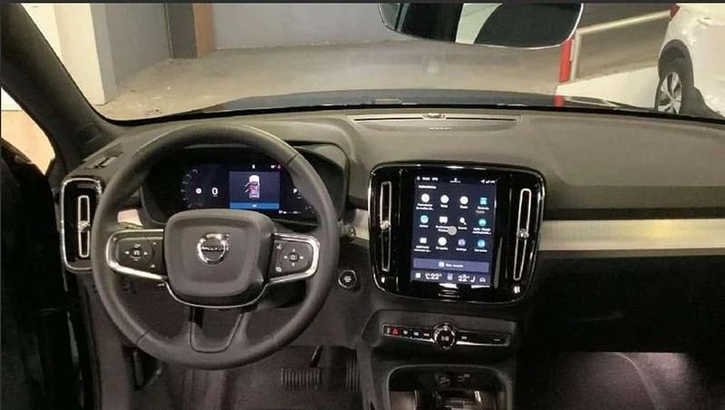 Usado Volvo XC40 Plus 129 HP (94 kW) 2025 Preto SUV
