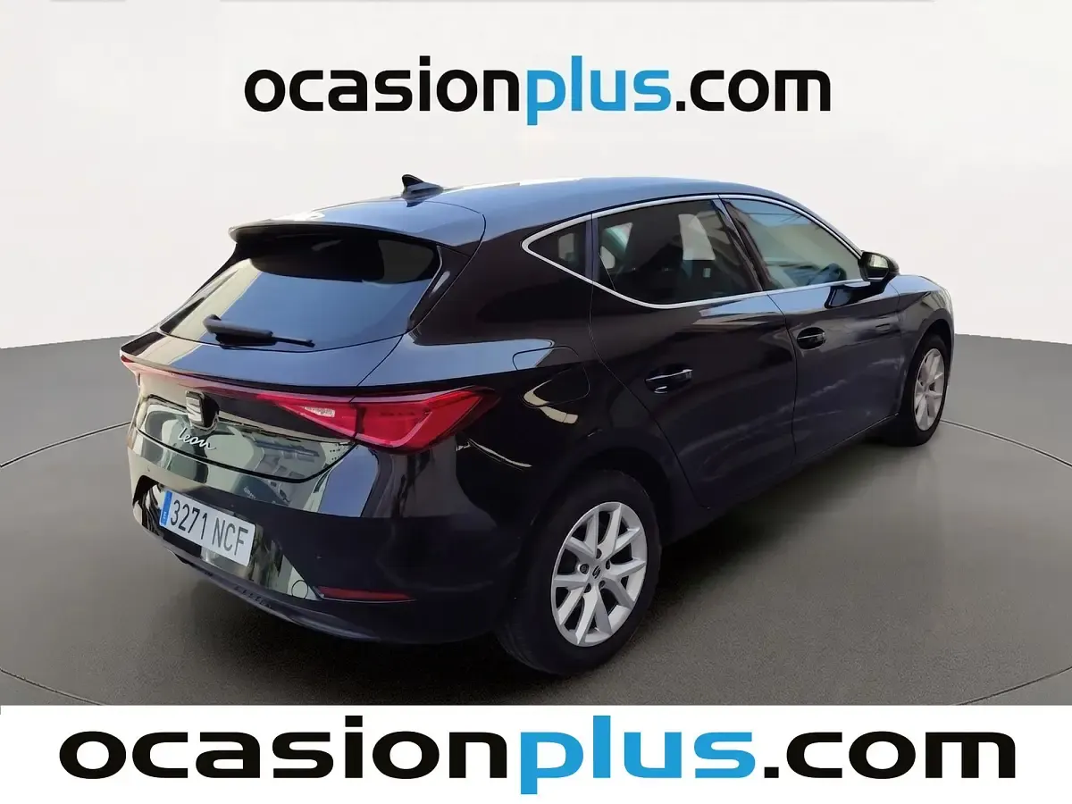 Usado Seat Leon Style 116 CV (85 kW) 2025 Negro Utilitario