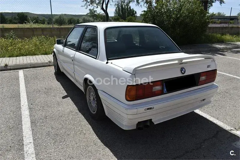 Usado BMW 318 136 CV (100 kW) 1990 Blanco Berlina