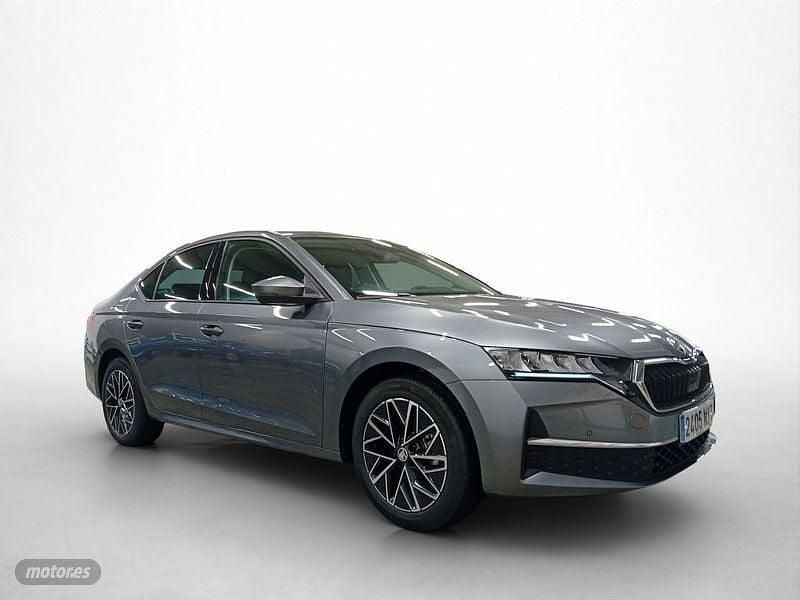Gris Usado 2025 Skoda Octavia Selection Berlina | 30.100 € (Precio justo) - Imagen 1/4