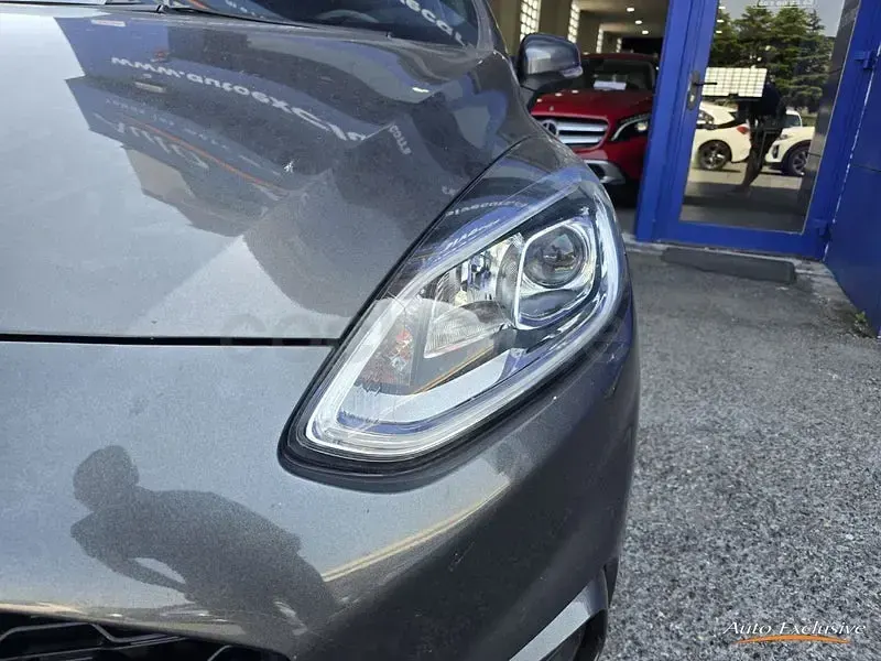 Usado Ford Fiesta ST-Line 95 CV (69 kW) 2021 Gris / plata Utilitario