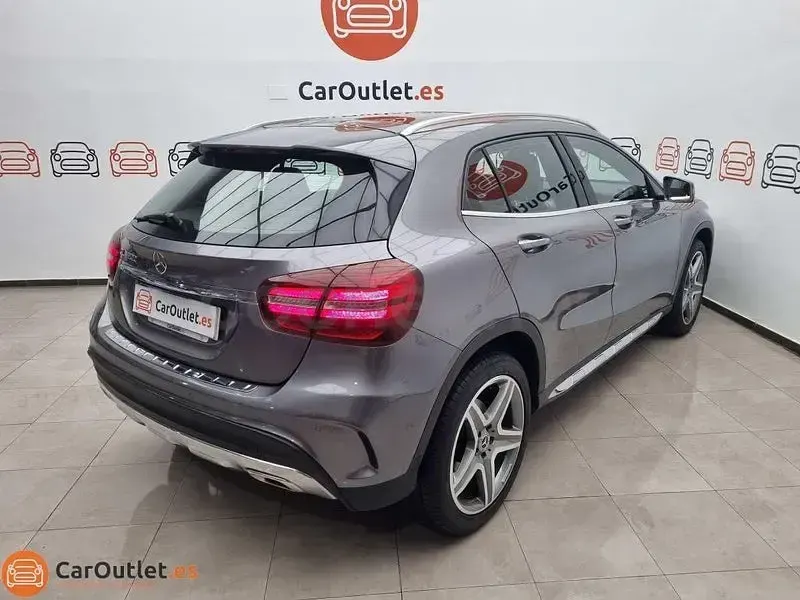 Begagnad Mercedes GLA200 156 HK (114 kW) 2018 Grå SUV