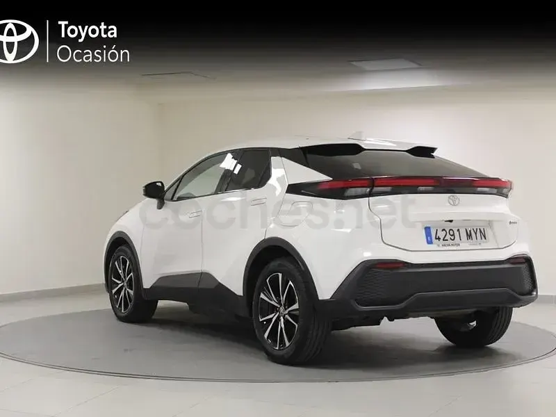 Käytetty Toyota C-HR Advance 223 HP (164 kW) 2025 Valkoinen Katumaasturi