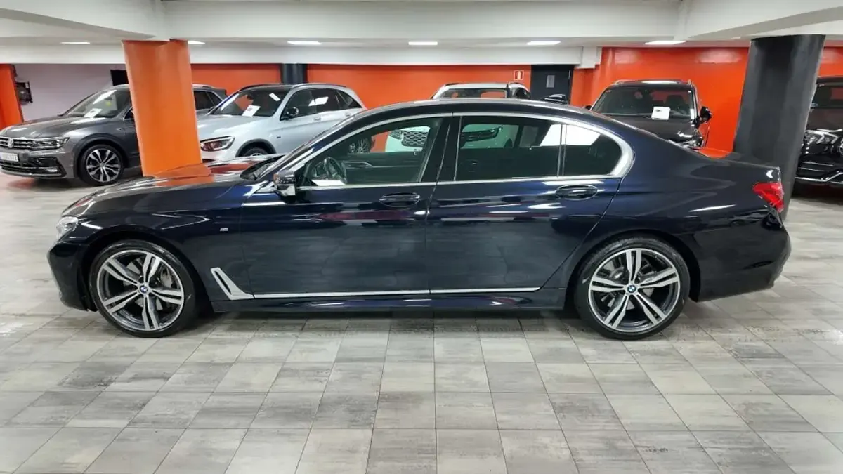 Usado BMW 750 M Sport 449 CV (330 kW) 2016 Azul Berlina