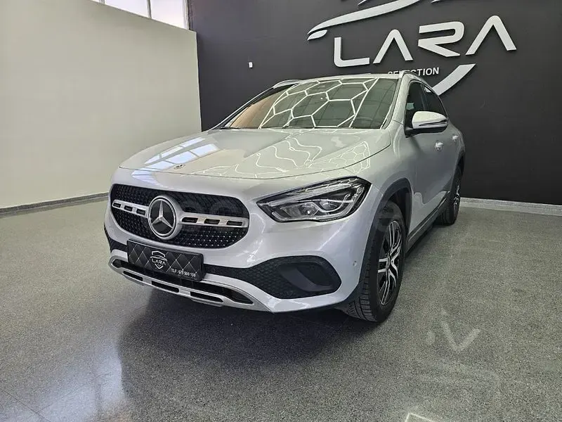 Usado Mercedes GLA200 150 CV (110 kW) 2021 Gris / plata SUV
