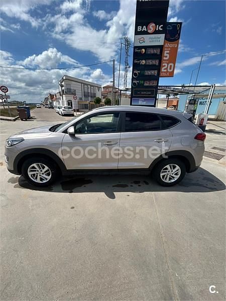 Usado Hyundai Tucson 132 CV (97 kW) 2020 Gris / plata SUV