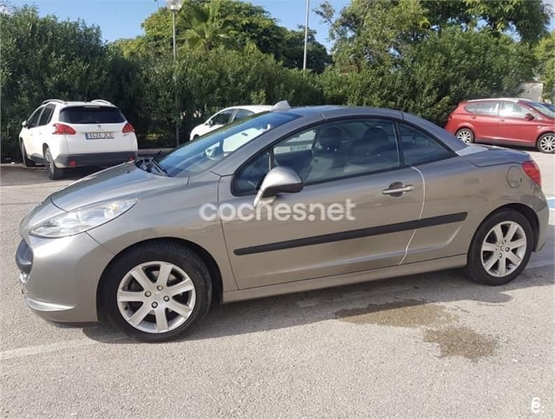 Usado Peugeot 207 CC 120 CV (88 kW) 2008 Gris / plata Descapotable