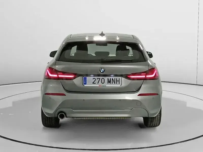 Usado BMW 118 136 CV (100 kW) 2024 Gris / plata Berlina