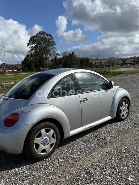 Usado VW New Beetle 100 CV (73 kW) 2000 Gris / plata Utilitario