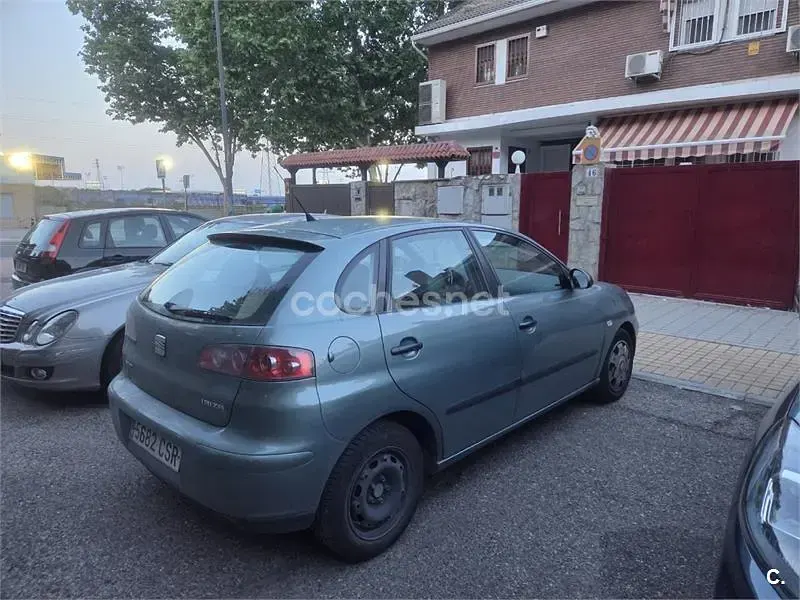 Usado Seat Ibiza 75 CV (55 kW) 2004 Azul Utilitario