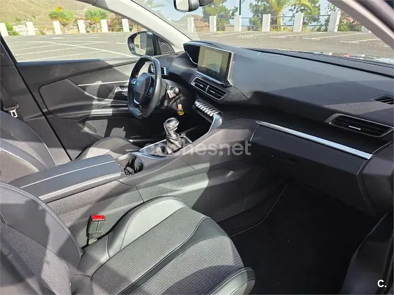 Usado Peugeot 3008 Allure 130 CV (95 kW) 2021 Azul SUV