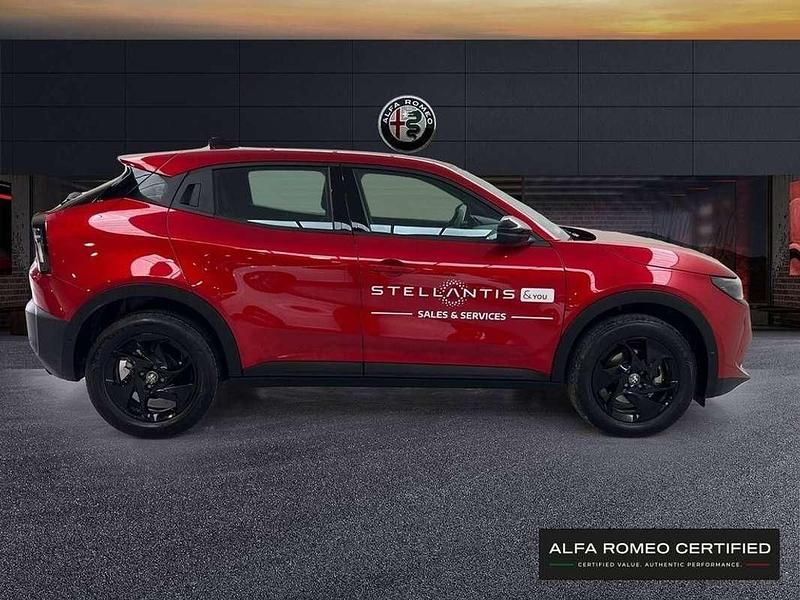 Usado Alfa Romeo Junior 147 CV (108 kW) 2025 Rojo SUV