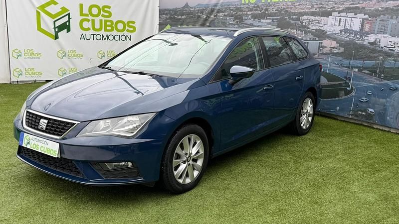 Usado Seat Leon Style 115 CV (84 kW) 2017 Amarillo Utilitario