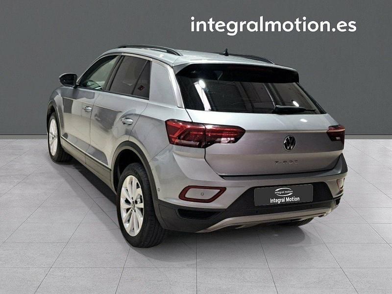 Usado VW T-Roc Life 150 CV (110 kW) 2023 Gris SUV