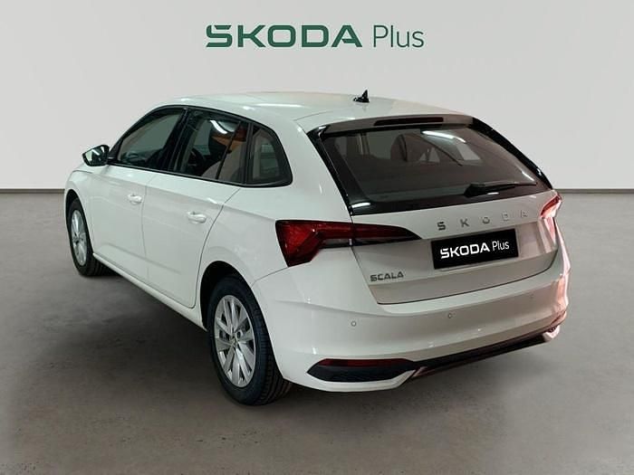 Blanco Usado 2024 Skoda Scala Essence Utilitario | 17.690 € (Buen precio) - Imagen 1/4