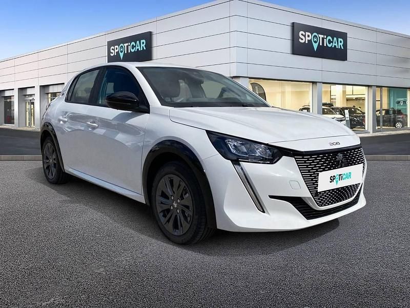 Begagnad Peugeot e-208 Active 100 kW (136 HK) 2024 Vit Halvkombi