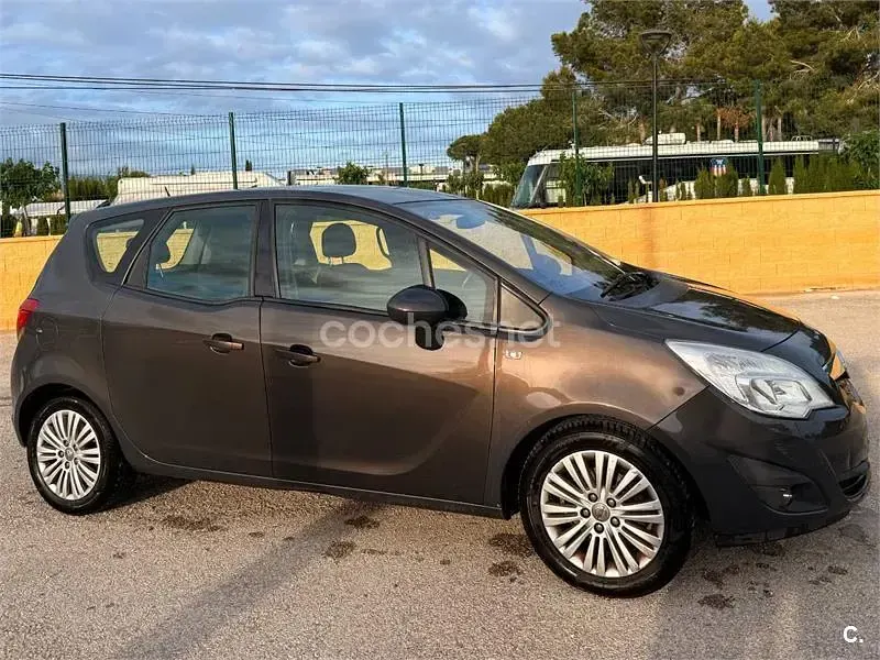 Usado Opel Meriva Selective 120 CV (88 kW) 2014 Negro Monovolumen