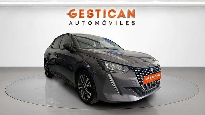 Usado Peugeot 208 Allure 102 CV (75 kW) 2024 Gris Utilitario