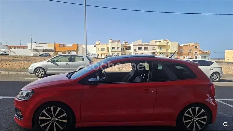 Usado VW Polo Sportline 90 CV (66 kW) 2017 Rojo Berlina