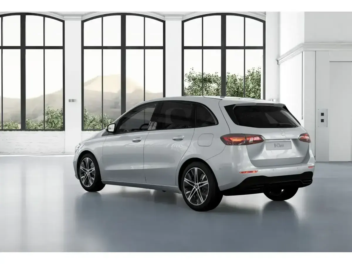 Usado Mercedes B250e 218 CV (160 kW) 2024 Blanco Monovolumen
