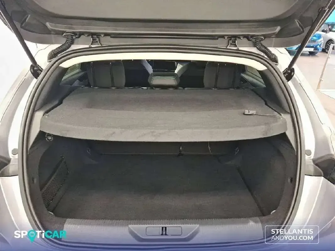 Käytetty Peugeot 308 Allure 131 HP (96 kW) 2024 Harmaa Viistoperä
