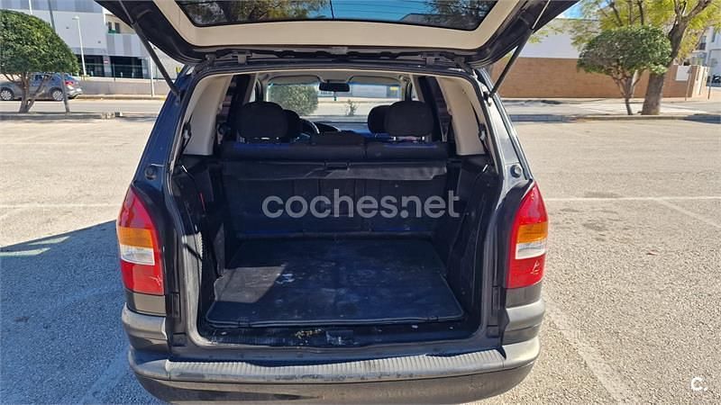 Usado Opel Zafira Elegance 100 CV (73 kW) 2001 Negro Monovolumen