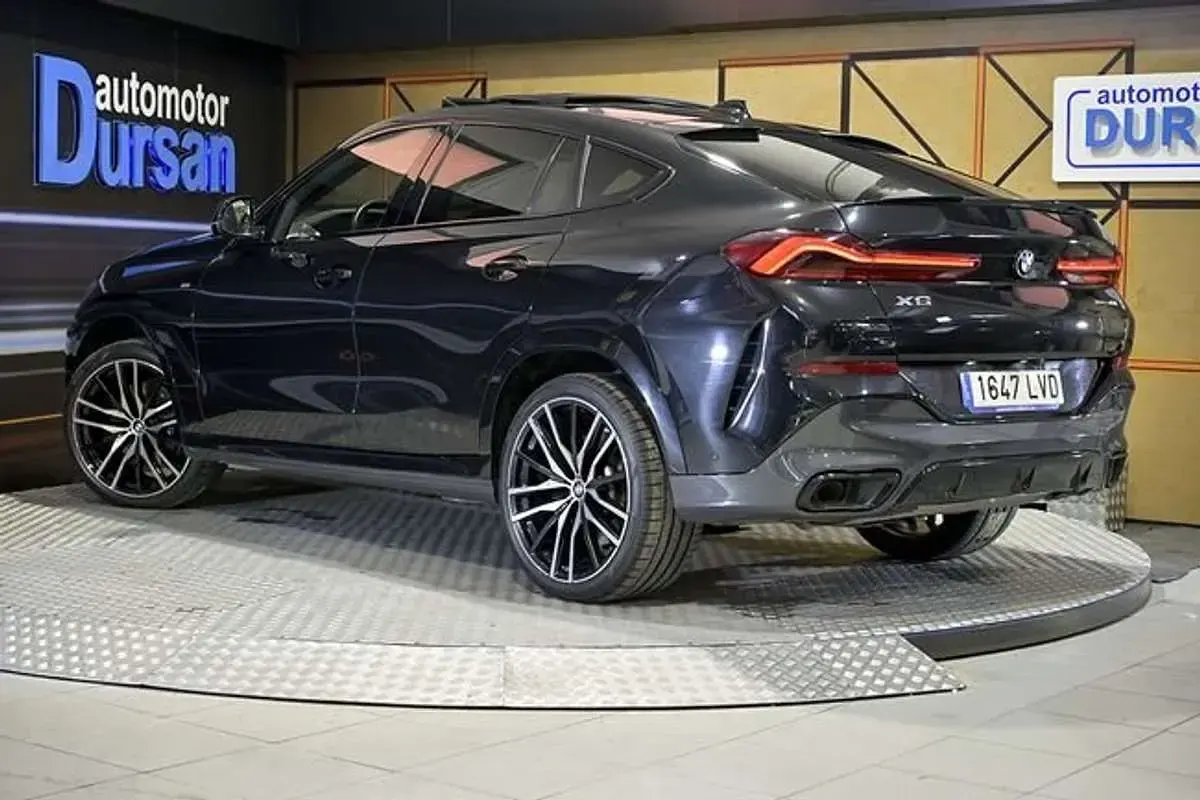Käytetty BMW X6 Comfort Edition 344 HP (253 kW) 2021 Musta Katumaasturi