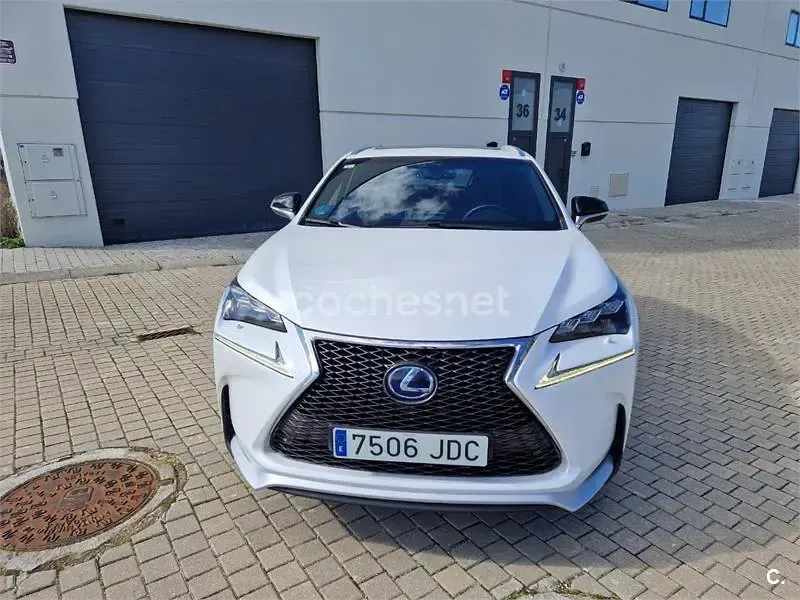 Usado Lexus NX300h Sport Line 197 CV (144 kW) 2015 Blanco SUV