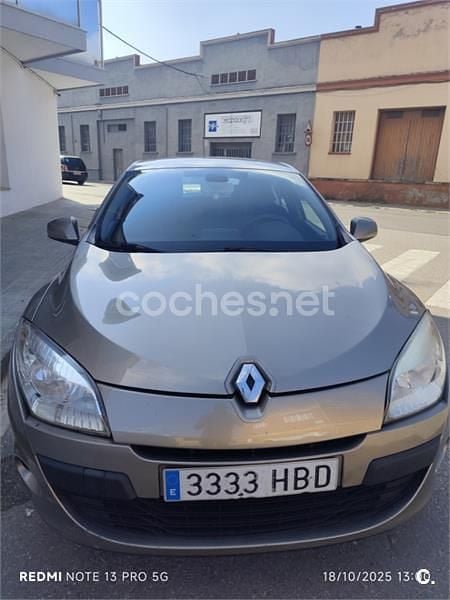 Usado Renault Mégane GrandTour Dynamique 110 CV (80 kW) 2010 Marrón Familiar